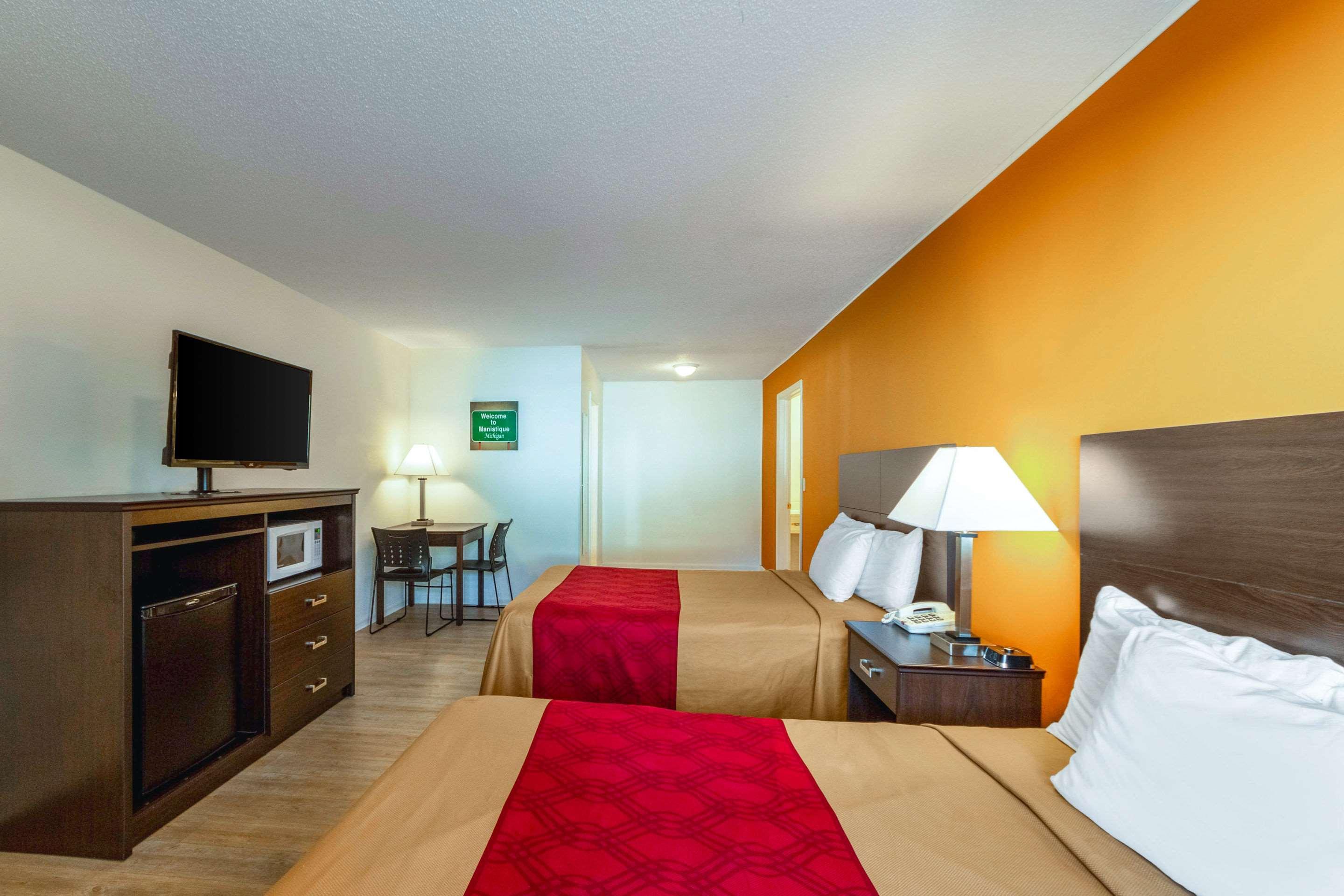 Econo Lodge Lakeshore Manistique Extérieur photo