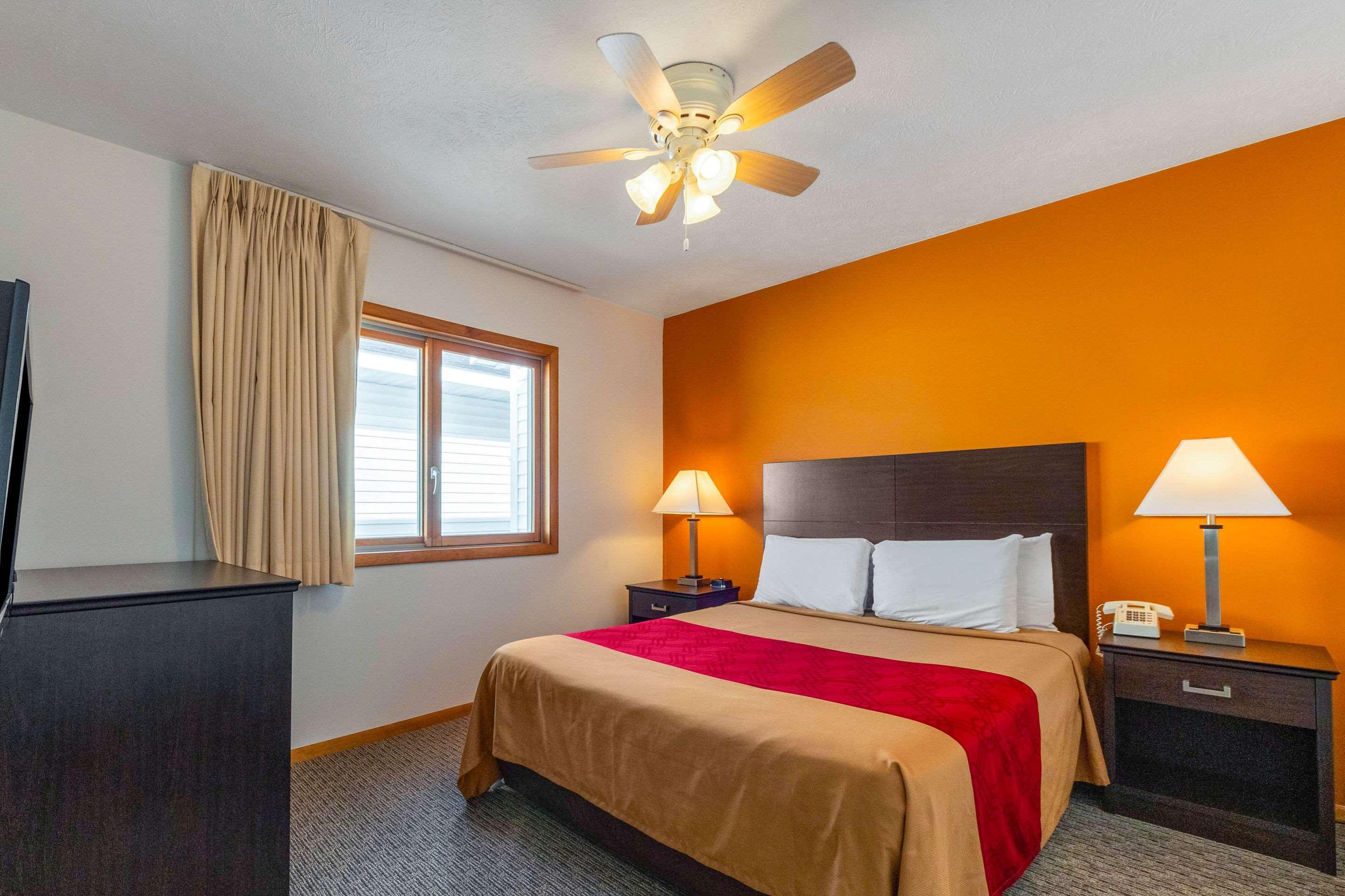 Econo Lodge Lakeshore Manistique Extérieur photo