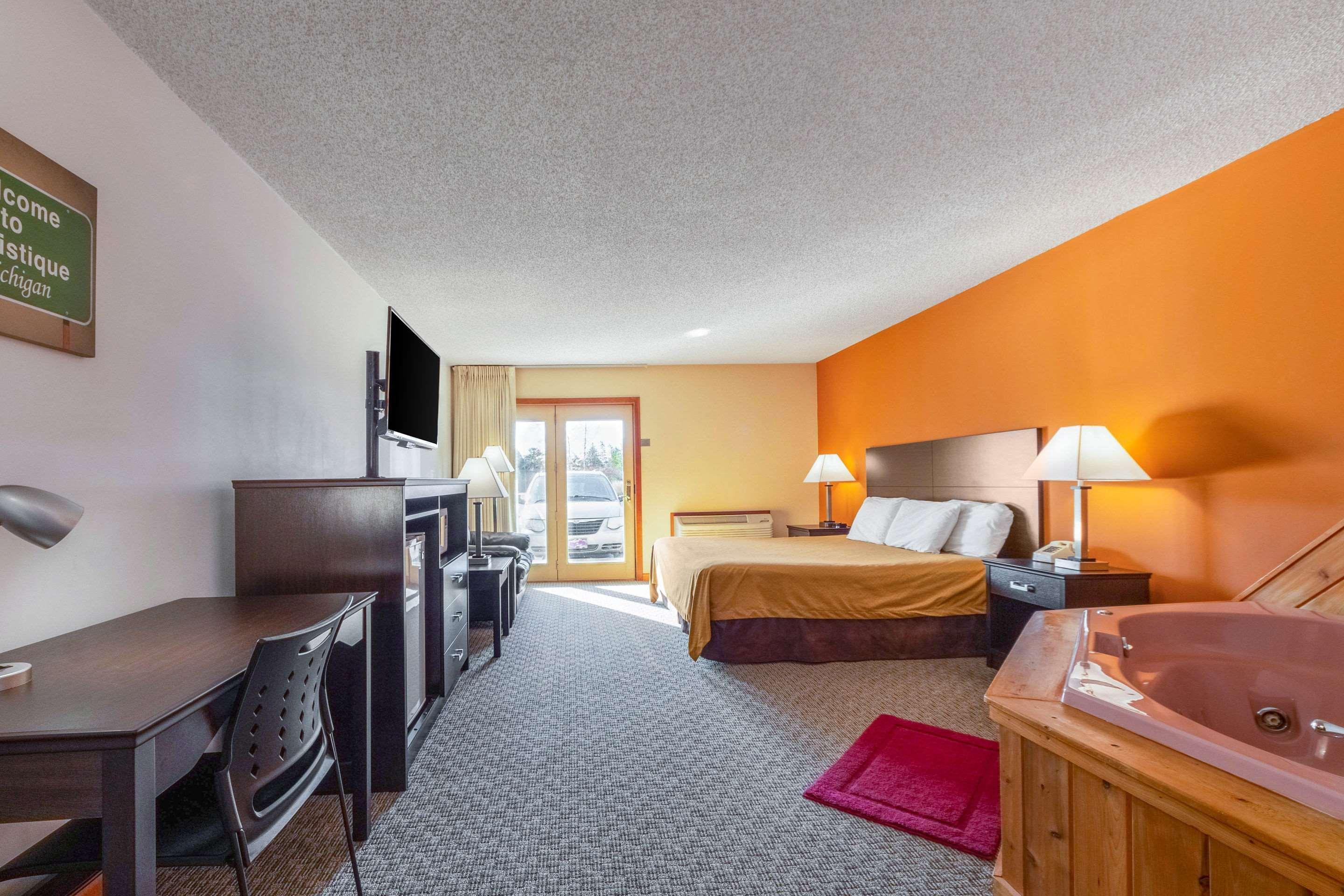 Econo Lodge Lakeshore Manistique Extérieur photo