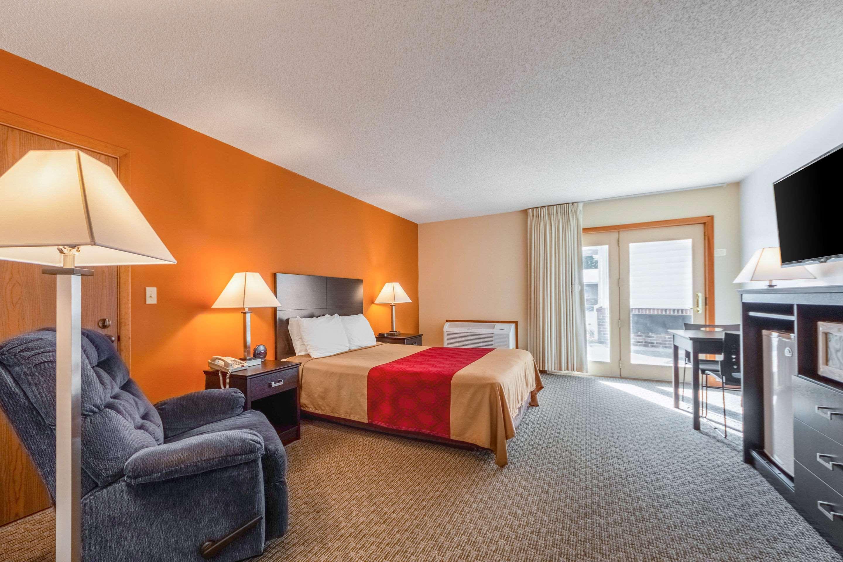 Econo Lodge Lakeshore Manistique Extérieur photo