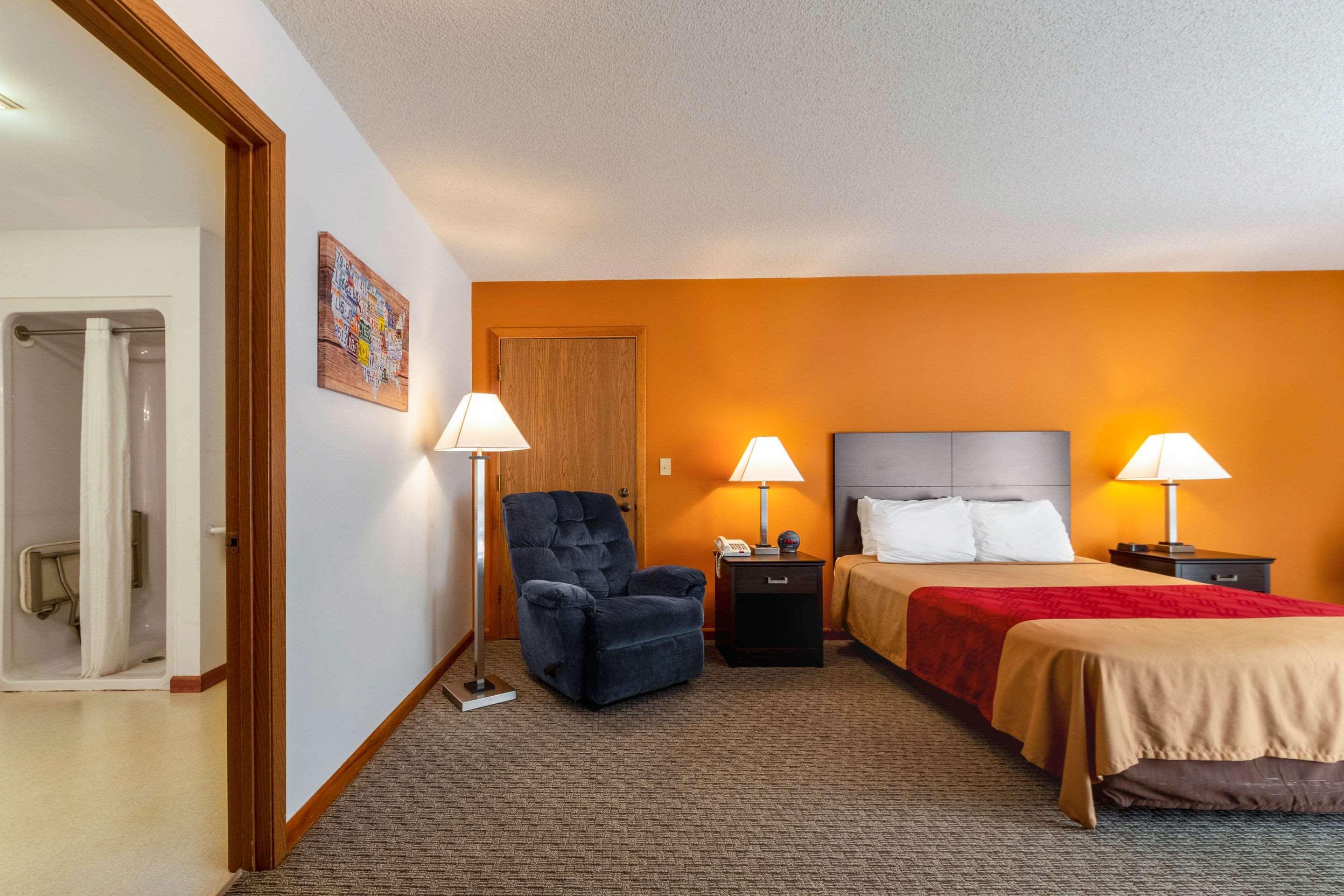 Econo Lodge Lakeshore Manistique Extérieur photo