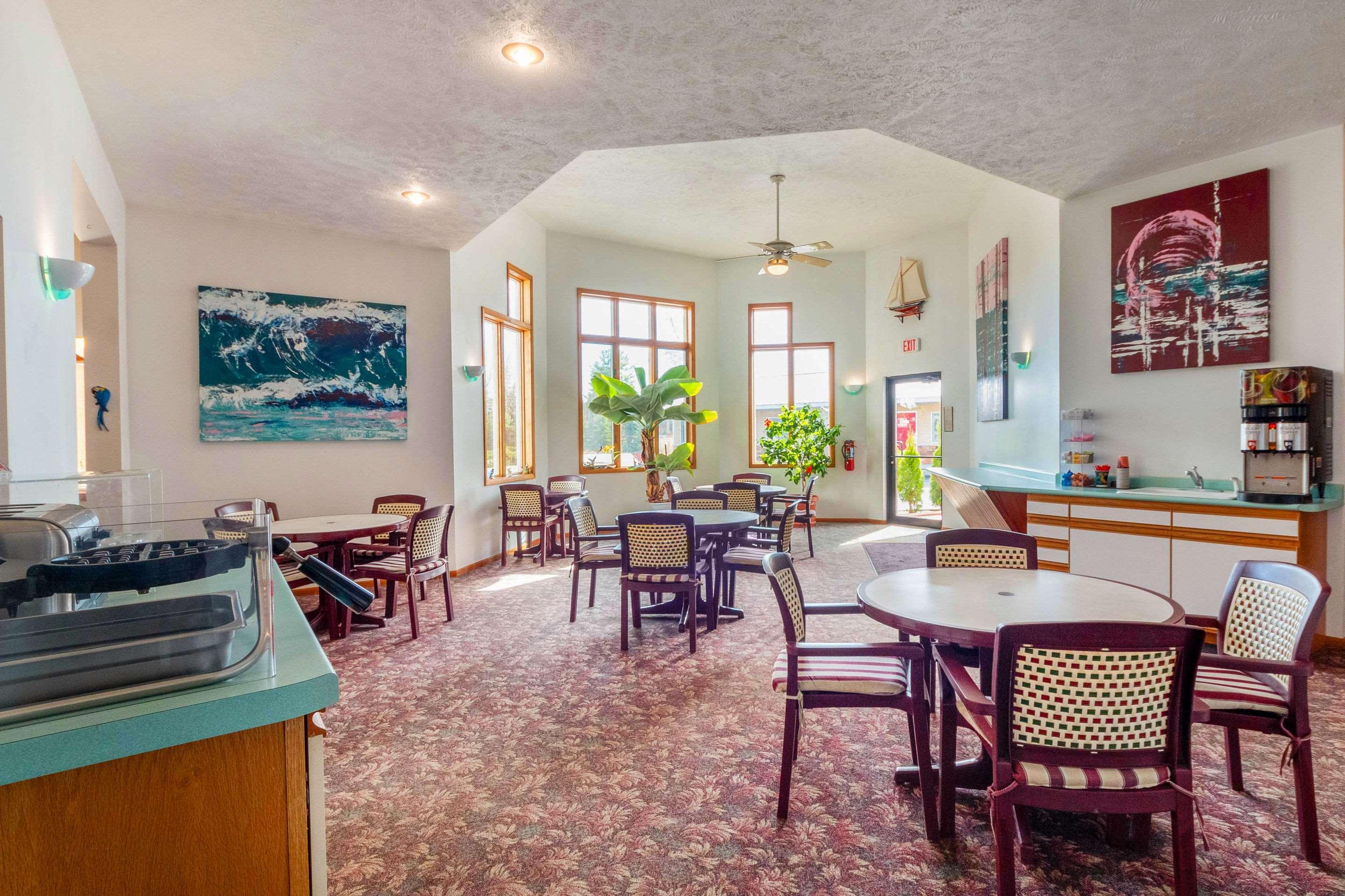 Econo Lodge Lakeshore Manistique Extérieur photo