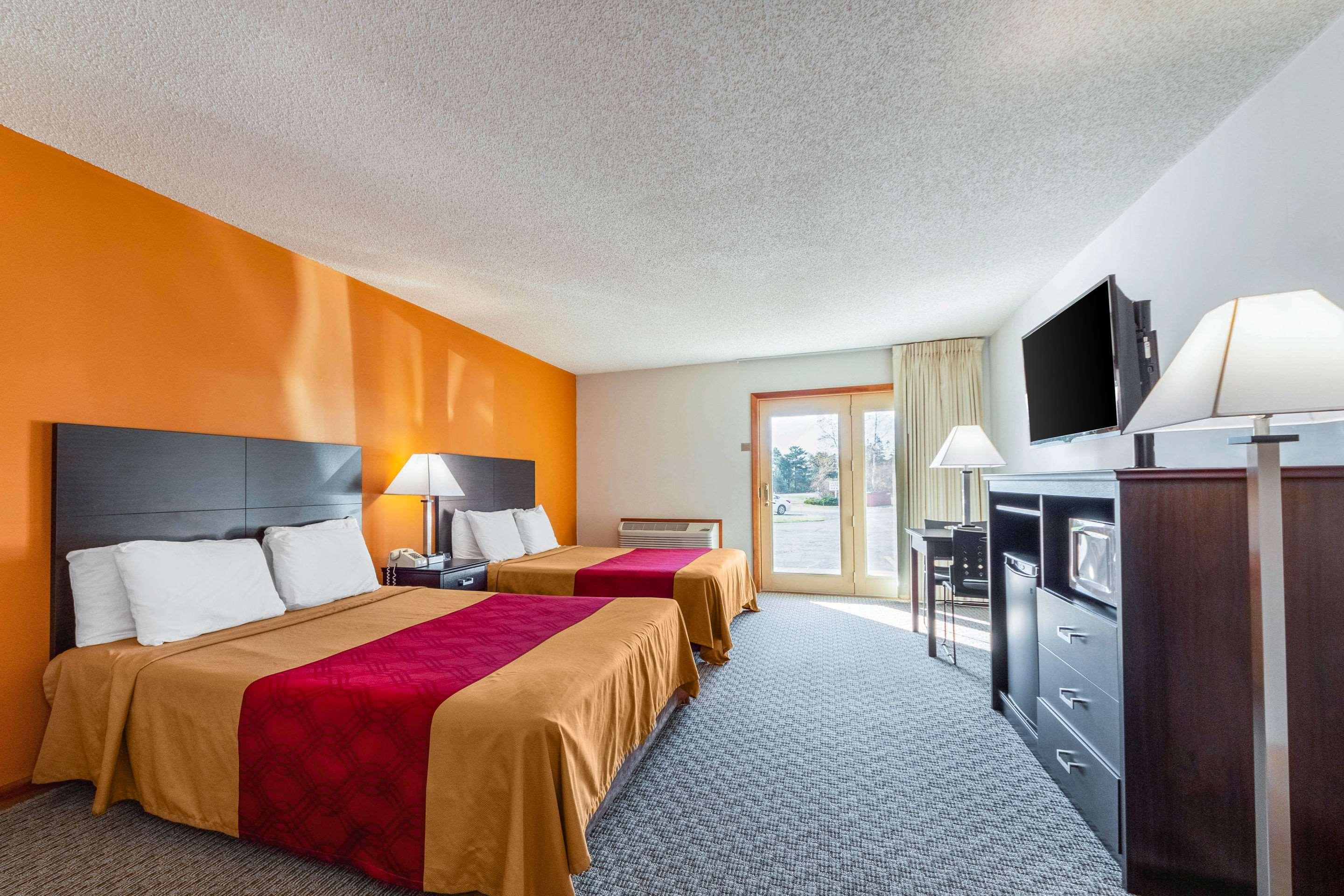 Econo Lodge Lakeshore Manistique Extérieur photo
