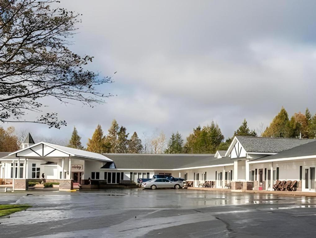 Econo Lodge Lakeshore Manistique Extérieur photo