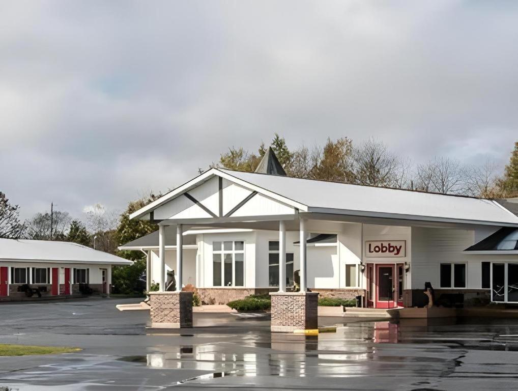Econo Lodge Lakeshore Manistique Extérieur photo