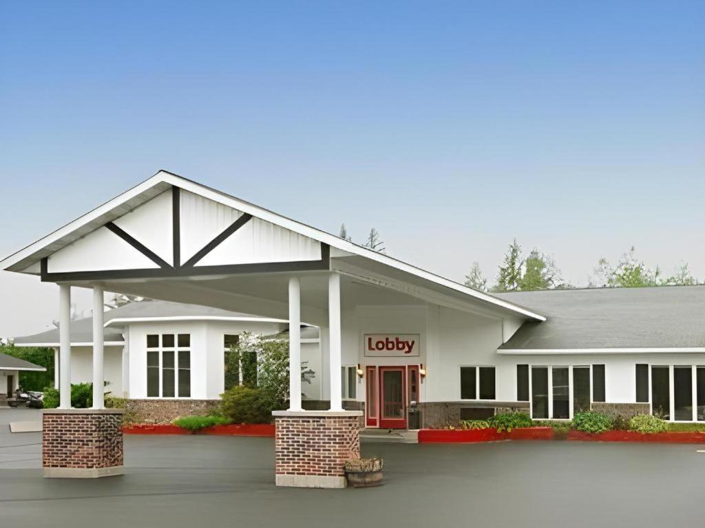 Econo Lodge Lakeshore Manistique Extérieur photo
